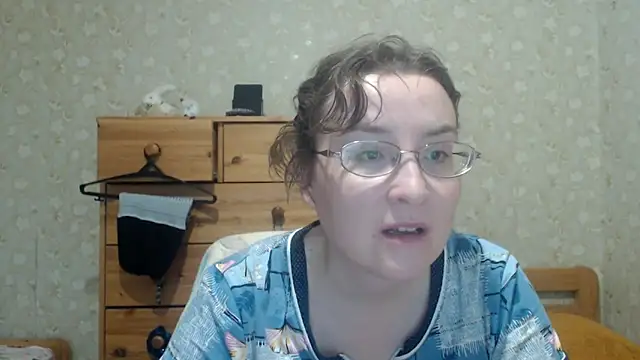 Snapshot of Smart_Rose chatting on 04/19/26, 04:30 Smart Rose online show from 04/19/26, 04:30