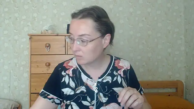 Snapshot of Smart_Rose chatting on 06/20/26, 04:39 Smart Rose online show from 06/20/26, 04:39