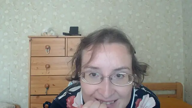 Snapshot of Smart_Rose chatting on 05/17/26, 02:28 Smart Rose online show from 05/17/26, 02:28