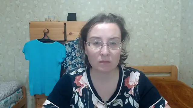 Snapshot of Smart_Rose chatting on 10/26/25, 10:48 Smart Rose online show from 10/26/25, 10:48