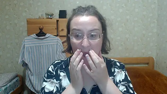 Snapshot of Smart_Rose chatting on 10/14/25, 04:07 Smart Rose online show from 10/14/25, 04:07