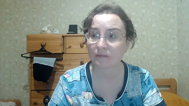 Snapshot of Smart_Rose chatting on 04/19/26, 06:43 Smart Rose online show from 04/19/26, 06:43