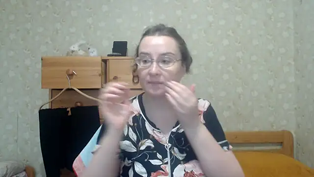 Snapshot of Smart_Rose chatting on 04/20/26, 04:08 Smart Rose online show from 04/20/26, 04:08