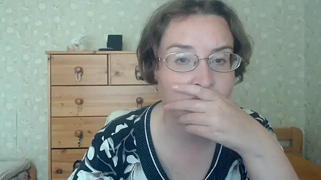 Snapshot of Smart_Rose chatting on 06/17/26, 01:54 Smart Rose online show from 06/17/26, 01:54