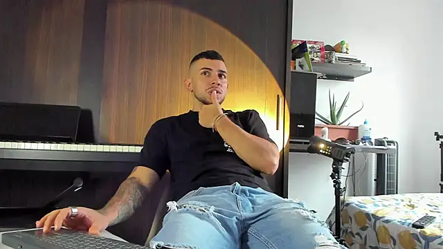 logan smith online show from 04/05/26, 09:32