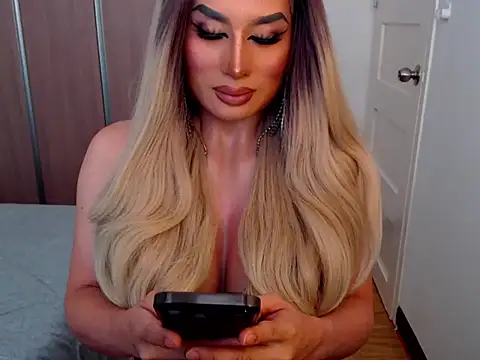 Snapshot of yourmistressofevil69 chatting on 07/13/26, 04:12 yourmistressofevil69 online show from 07/13/26, 04:12