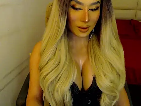 Snapshot of yourmistressofevil69 chatting on 11/06/25, 06:12 yourmistressofevil69 online show from 11/06/25, 06:12