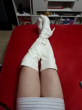 Snapshot of JulietteMaitresse chatting on 03/30/26, 06:09 JulietteMaitresse online show from 03/30/26, 06:09