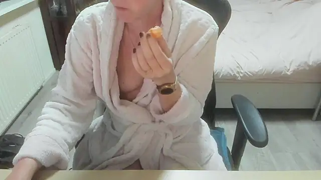 minoesje37 online show from 03/21/26, 08:35