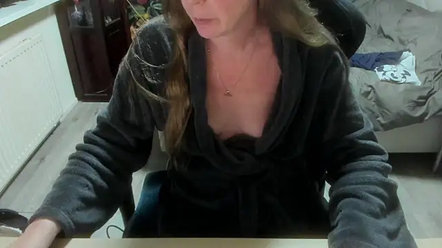 minoesje37 online show from 02/10/26, 08:30