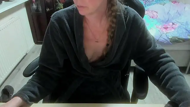 minoesje37 online show from 03/11/26, 08:25