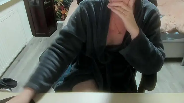 minoesje37 online show from 02/05/26, 08:59