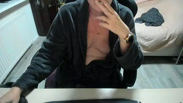 minoesje37 online show from 10/21/25, 07:13