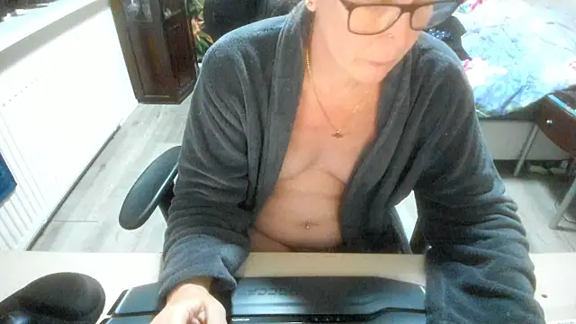 minoesje37 online show from 11/12/25, 08:45