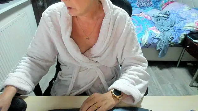 minoesje37 online show from 10/07/25, 07:37