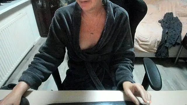 minoesje37 online show from 10/20/25, 07:25