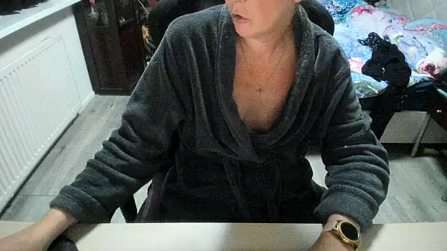 minoesje37 online show from 11/09/25, 08:02