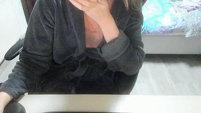 minoesje37 online show from 01/08/26, 08:37