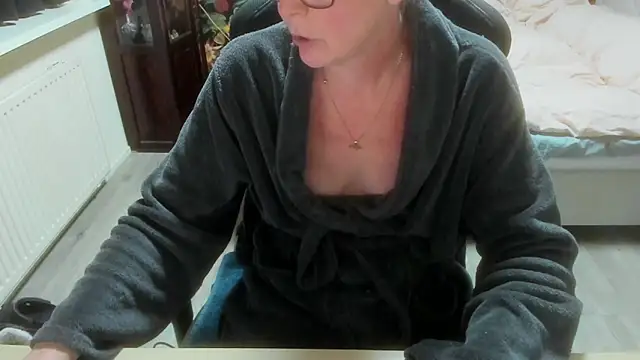 minoesje37 online show from 02/23/26, 08:20