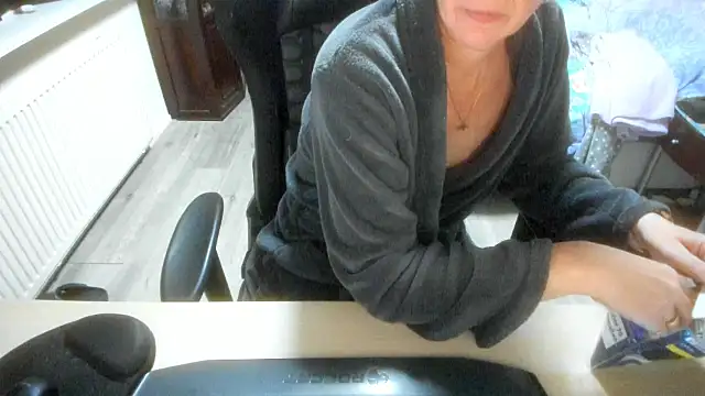 minoesje37 online show from 11/20/25, 08:42