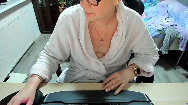 minoesje37 online show from 03/02/25, 08:46