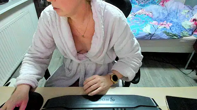 minoesje37 online show from 03/03/25, 08:43
