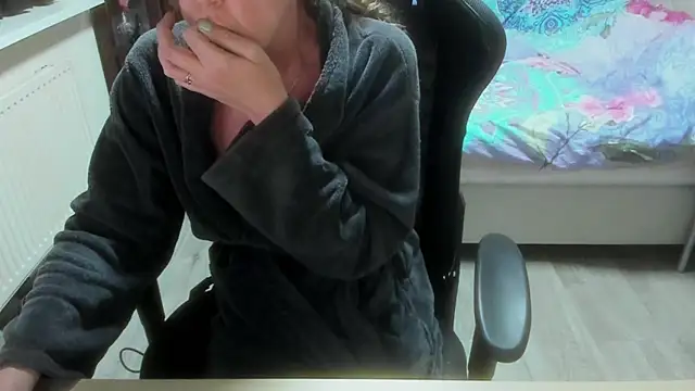 minoesje37 online show from 03/08/26, 08:23