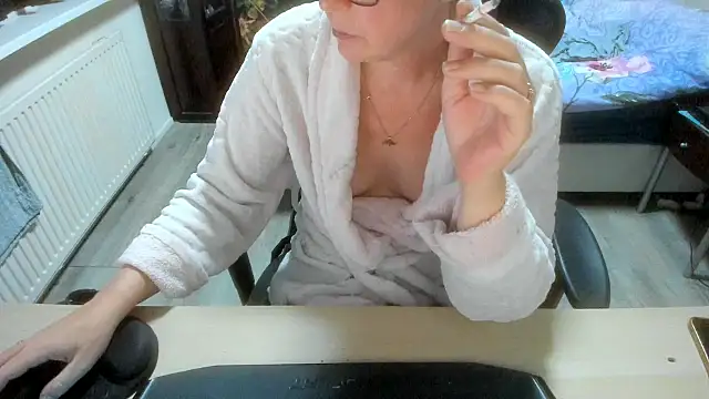 minoesje37 online show from 12/01/25, 08:53