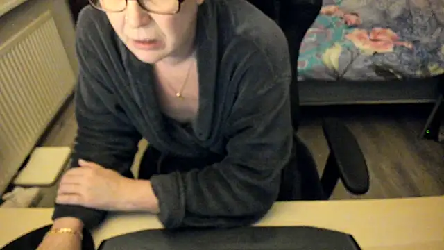 minoesje37 online show from 01/15/25, 08:26