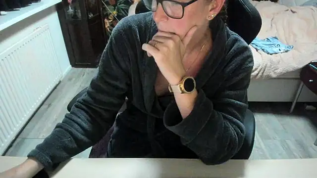 minoesje37 online show from 10/30/25, 08:28