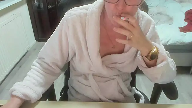 minoesje37 online show from 03/31/26, 07:27