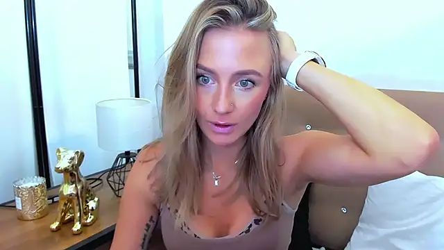 Snapshot of LenaCUTE chatting on 10/10/25, 06:42 LenaCUTE online show from 10/10/25, 06:42