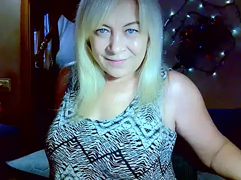 Snapshot of AgoniA7 chatting on 12/21/25, 07:54 AgoniA7 online show from 12/21/25, 07:54