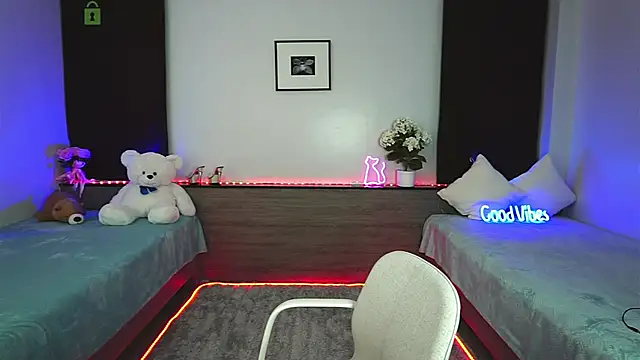 Snapshot of _Anna_Shine_ chatting on 12/08/24, 12:08  Anna Shine  online show from 12/08/24, 12:08