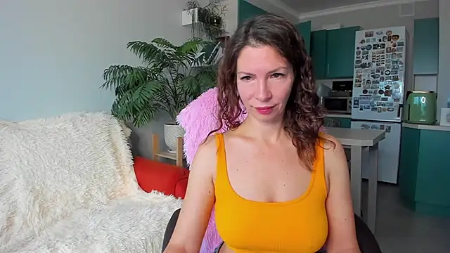 Snapshot of ChristinaGlory chatting on 10/24/25, 08:02 ChristinaGlory online show from 10/24/25, 08:02