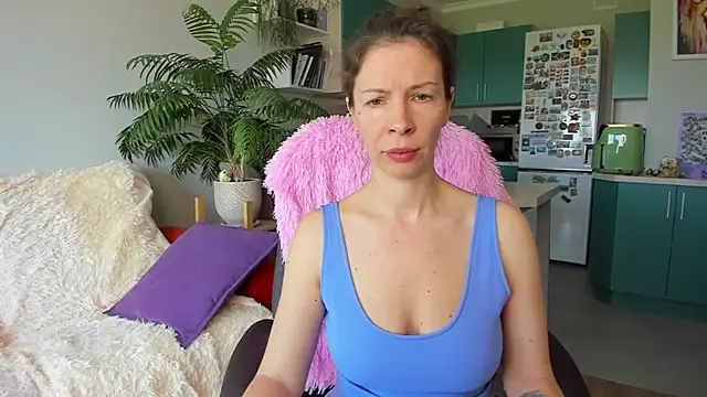 ChristinaGlory online show from 05/17/26, 08:58