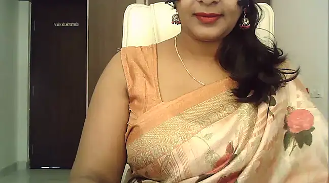 Snapshot of Spandana_Sweety chatting on 12/02/24, 09:52 Spandana Sweety online show from 12/02/24, 09:52