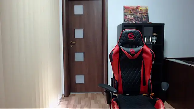 Snapshot of MissTroublle chatting on 10/18/25, 12:29 MissTroublle online show from 10/18/25, 12:29