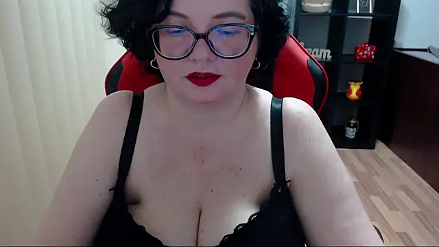 Snapshot of MissTroublle chatting on 02/11/25, 10:25 MissTroublle online show from 02/11/25, 10:25