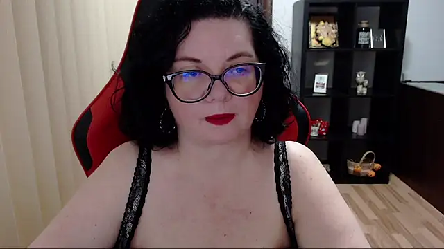 Snapshot of MissTroublle chatting on 10/27/25, 11:11 MissTroublle online show from 10/27/25, 11:11