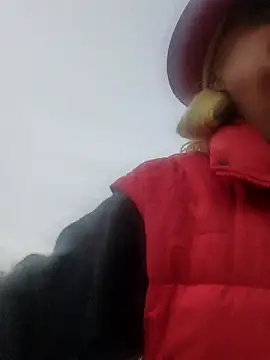 Snapshot of MucMilf59 chatting on 12/17/25, 11:04 MucMilf59 online show from 12/17/25, 11:04