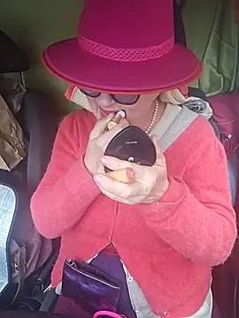 Snapshot of MucMilf59 chatting on 11/21/25, 10:25 MucMilf59 online show from 11/21/25, 10:25