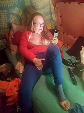 Snapshot of MucMilf59 chatting on 11/17/25, 08:24 MucMilf59 online show from 11/17/25, 08:24