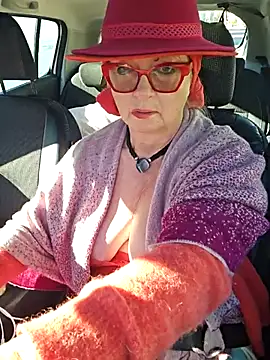 Snapshot of MucMilf59 chatting on 11/04/25, 09:24 MucMilf59 online show from 11/04/25, 09:24