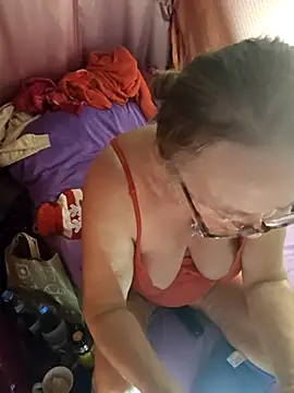 Snapshot of MucMilf59 chatting on 10/15/25, 08:39 MucMilf59 online show from 10/15/25, 08:39