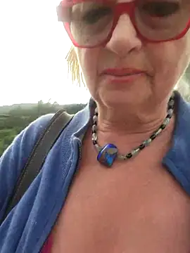 Snapshot of MucMilf59 chatting on 04/30/26, 06:37 MucMilf59 online show from 04/30/26, 06:37