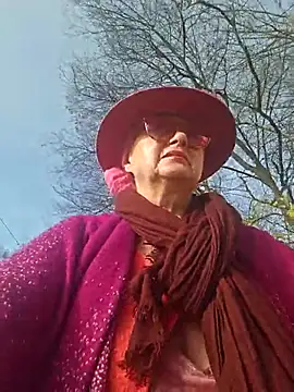 Snapshot of MucMilf59 chatting on 11/13/25, 09:24 MucMilf59 online show from 11/13/25, 09:24