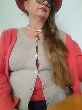 Snapshot of MucMilf59 chatting on 11/22/25, 11:20 MucMilf59 online show from 11/22/25, 11:20