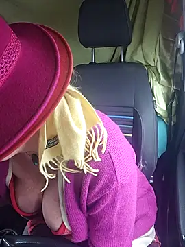 Snapshot of MucMilf59 chatting on 12/04/25, 10:47 MucMilf59 online show from 12/04/25, 10:47