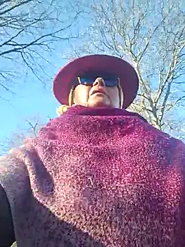 Snapshot of MucMilf59 chatting on 11/28/25, 09:53 MucMilf59 online show from 11/28/25, 09:53